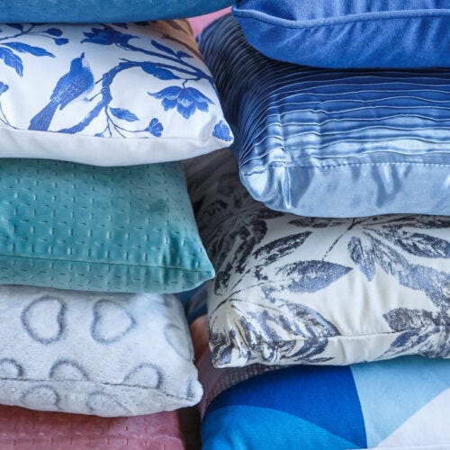 Variedad de cojines y estampados