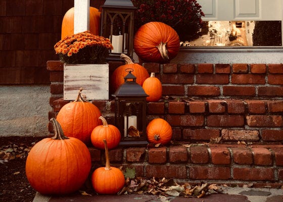 Escaleras con calabazas de halloween