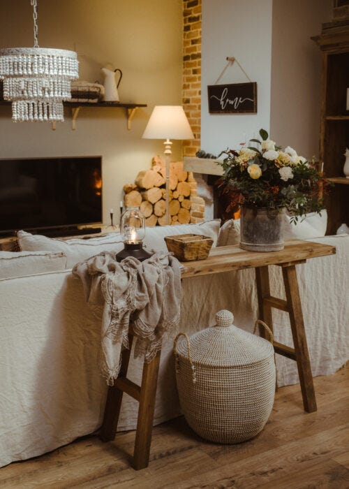 Salón con decoración de madera